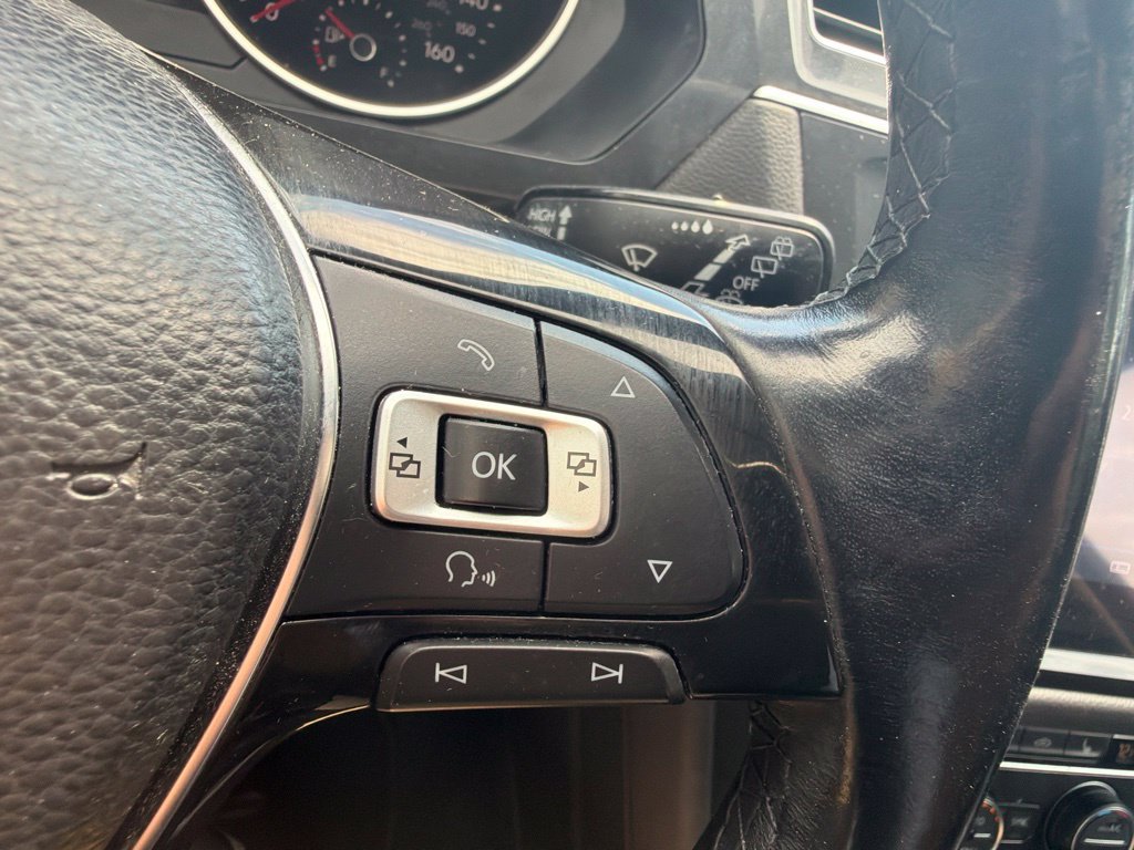 Used 2018 Volkswagen Tiguan SEL AWD/4WD image 35