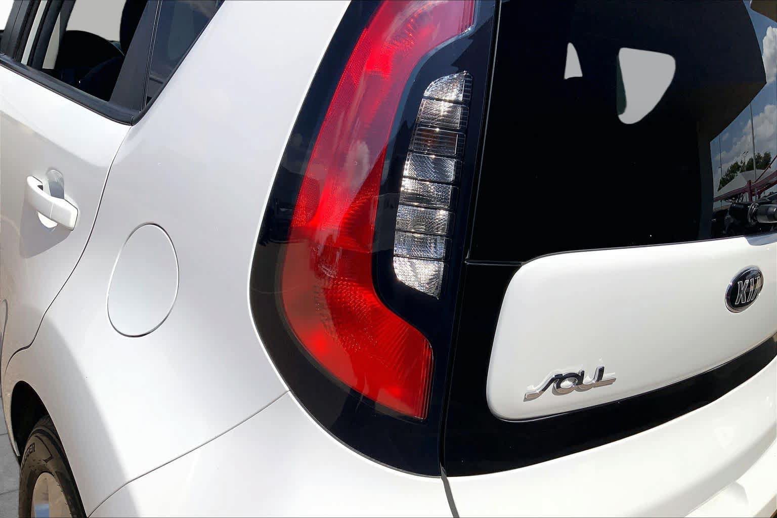 Used 2017 Kia Soul FWD image 28