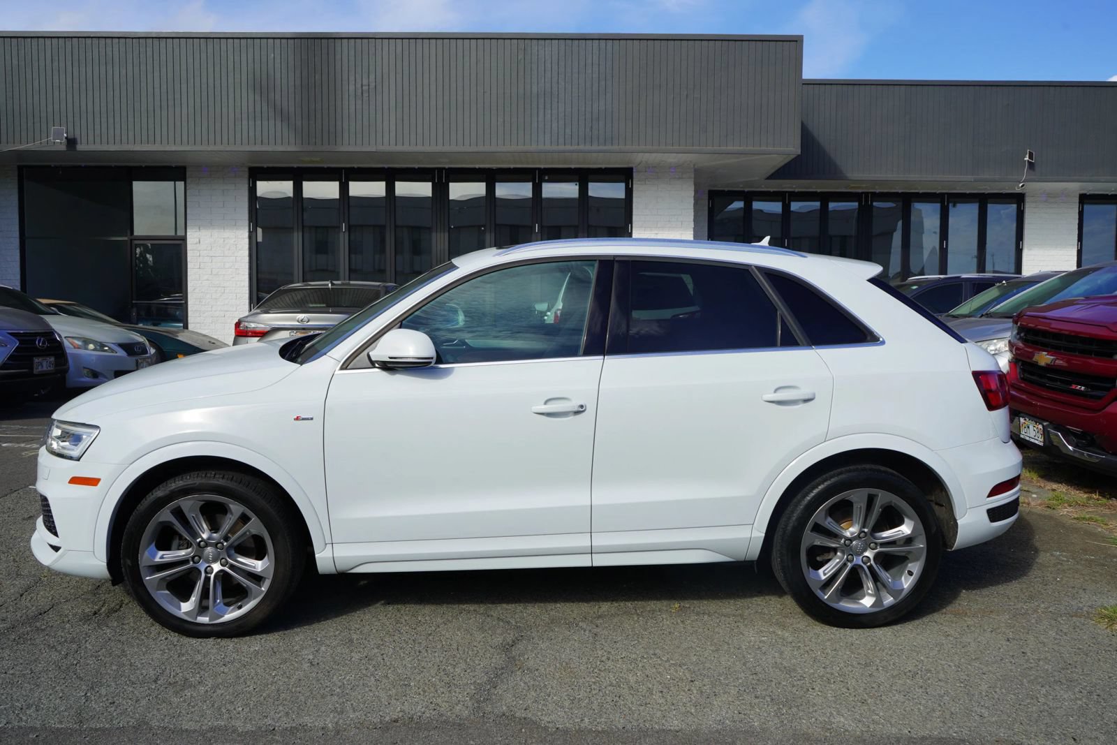 Used 2018 Audi Q3 2.0T Premium Plus w/ Premium Plus Package AWD/4WD image 2