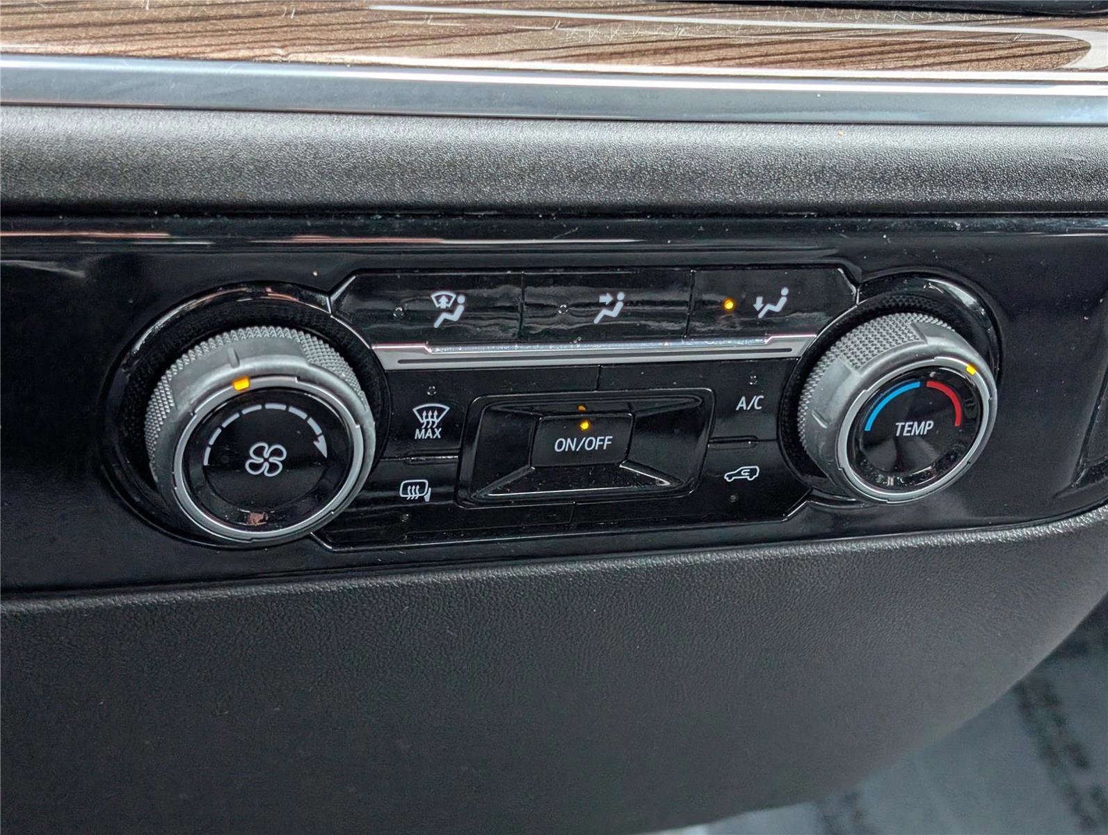 Used 2024 Chevrolet Silverado 3500 LT image 25