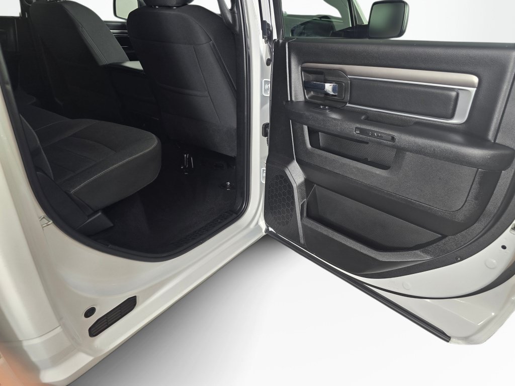 Used 2024 RAM 1500 Warlock AWD/4WD image 35