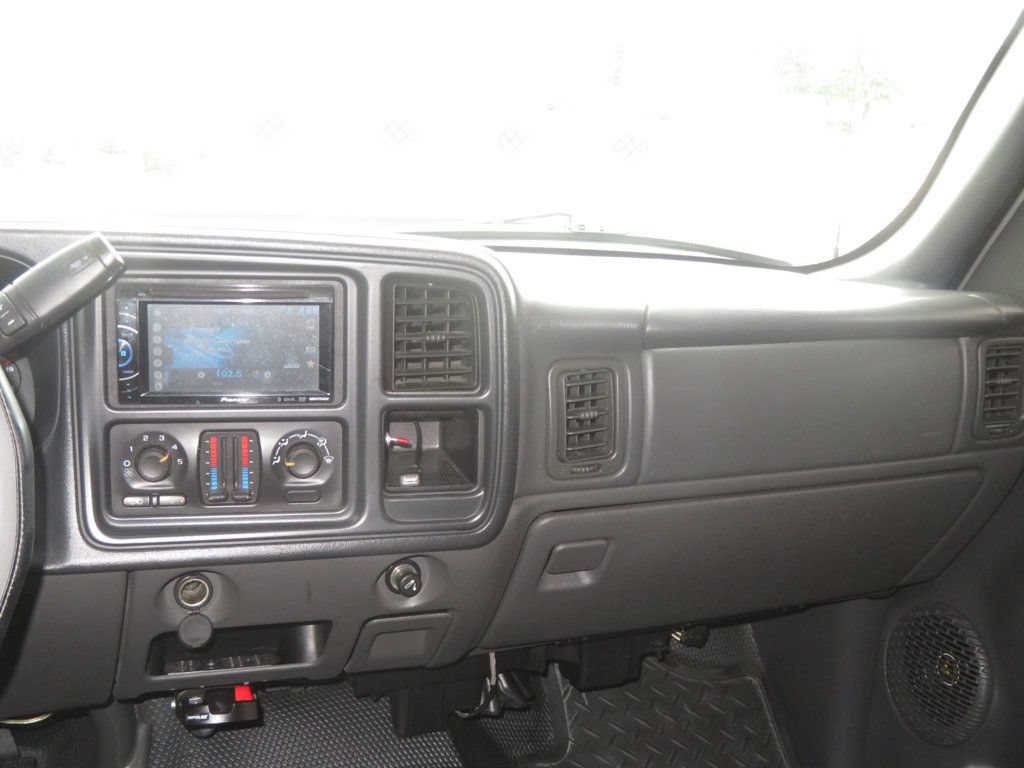 Used 2006 Chevrolet Silverado 2500 2WD Crew Cab image 37