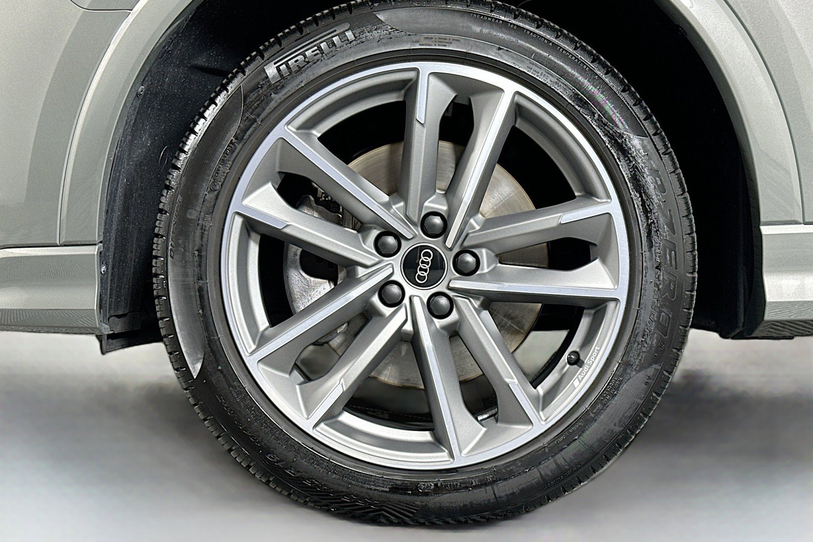 Used 2025 Audi Q3 2.0T Premium w/ Black Optic Sport Package image 11