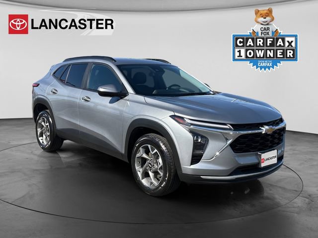 Used 2025 Chevrolet Trax LT FWD image 1
