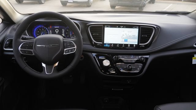 New 2026 Chrysler Pacifica Select FWD image 16