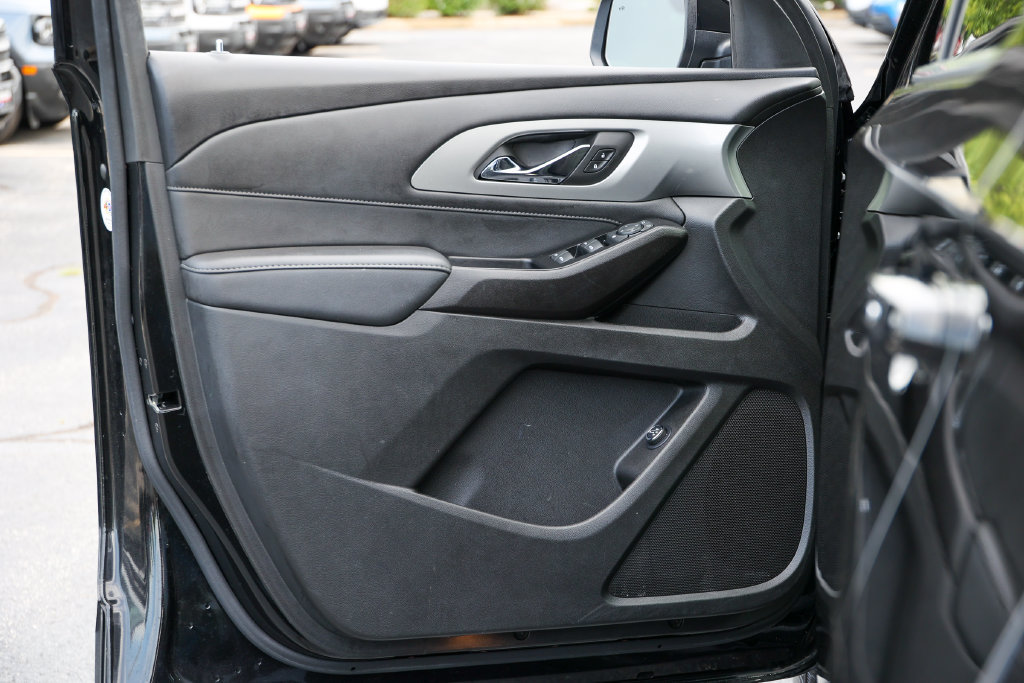Used 2023 Chevrolet Traverse LT FWD image 4