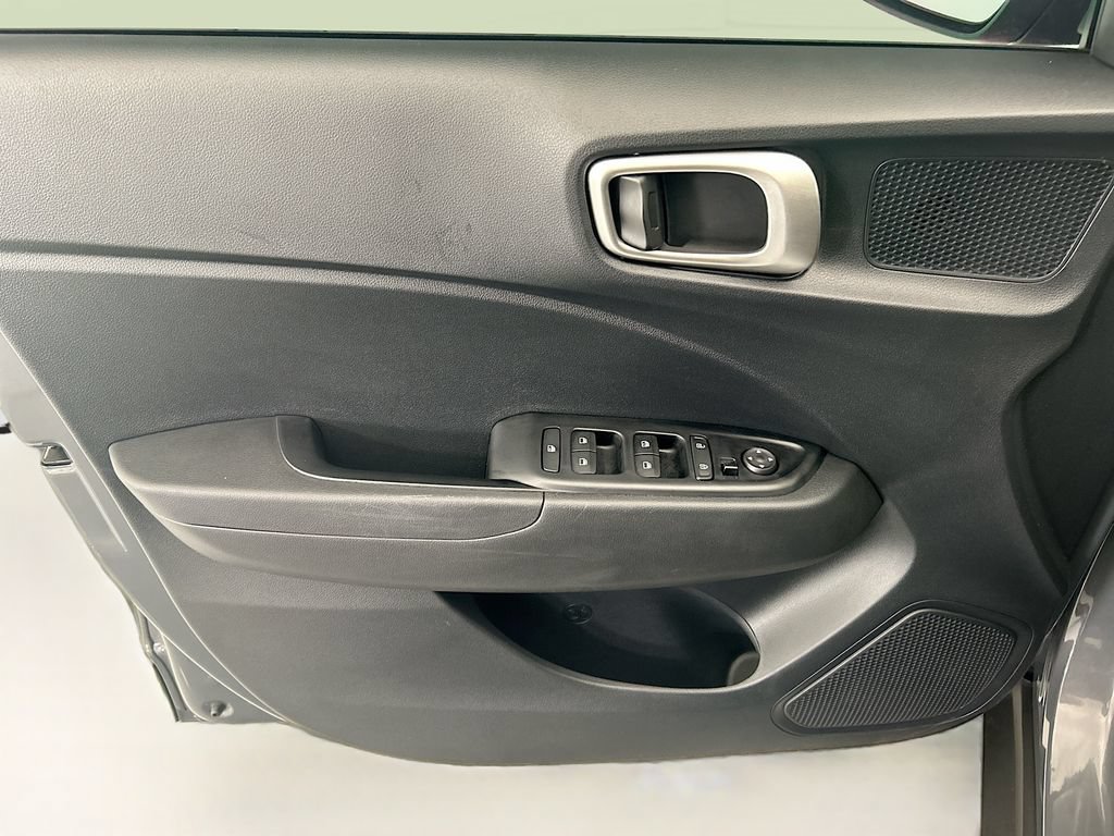 Used 2025 Hyundai Venue SEL FWD image 22
