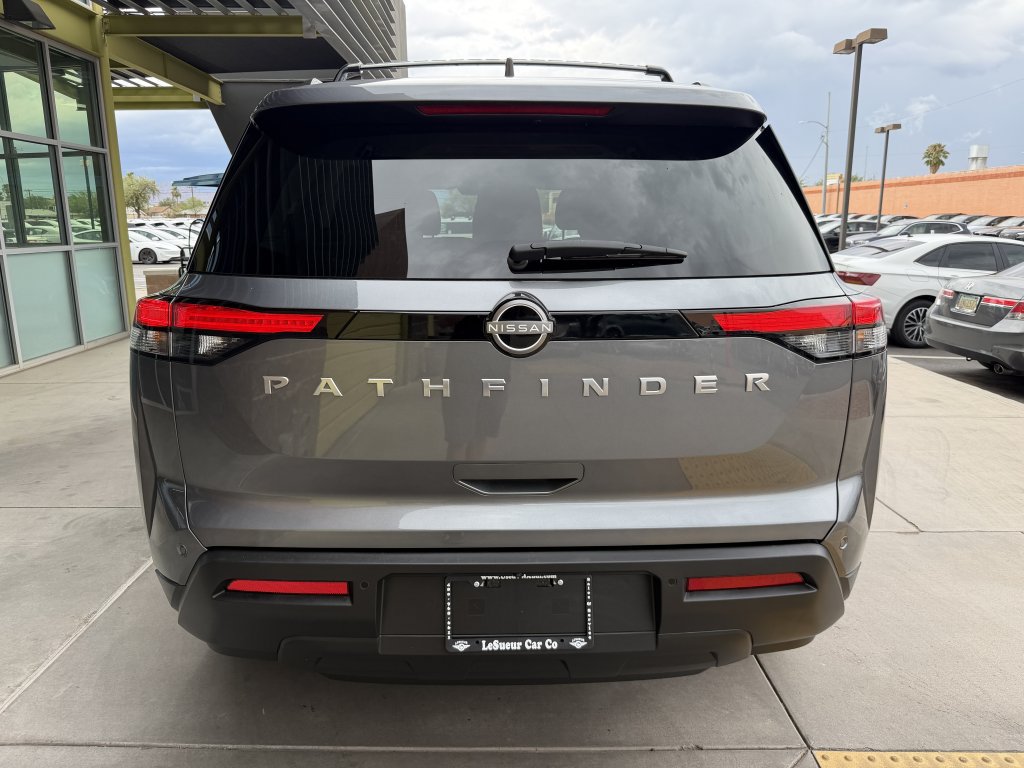 Used 2025 Nissan Pathfinder SV FWD image 13