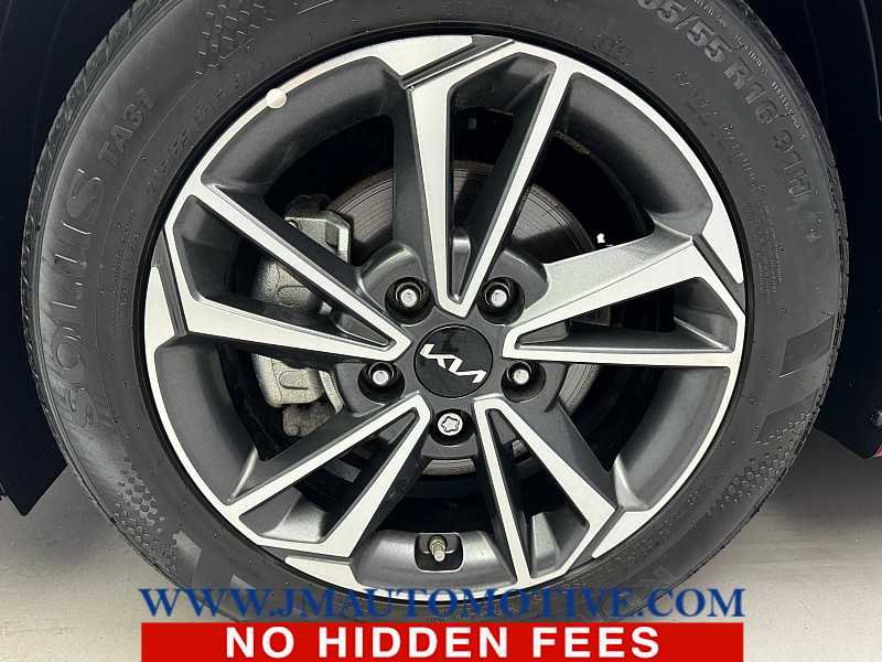 Used 2022 Kia Forte LXS image 9