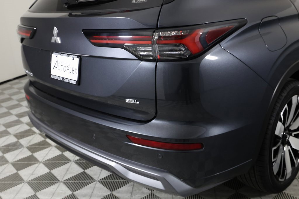 Used 2025 Mitsubishi Outlander SEL image 48