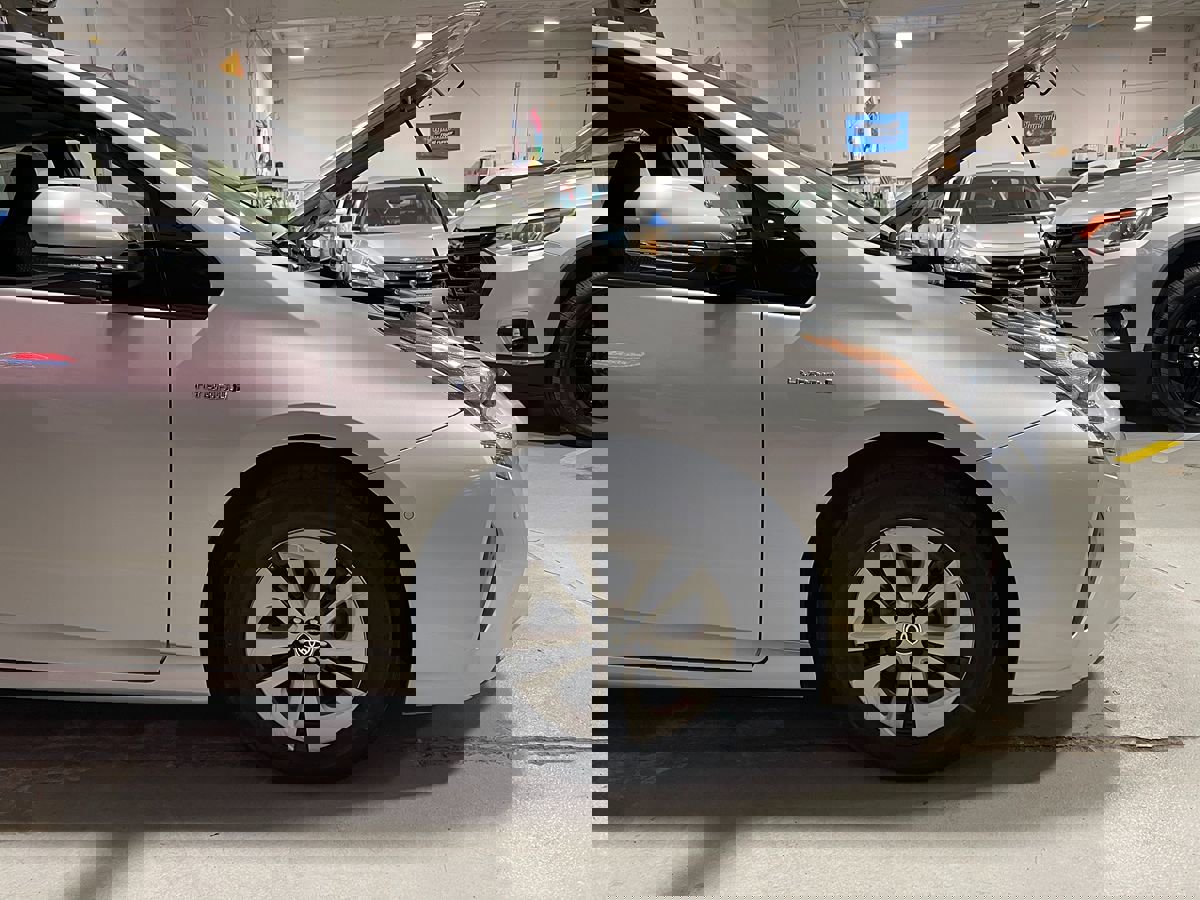 Used 2018 Toyota Prius Three image 35