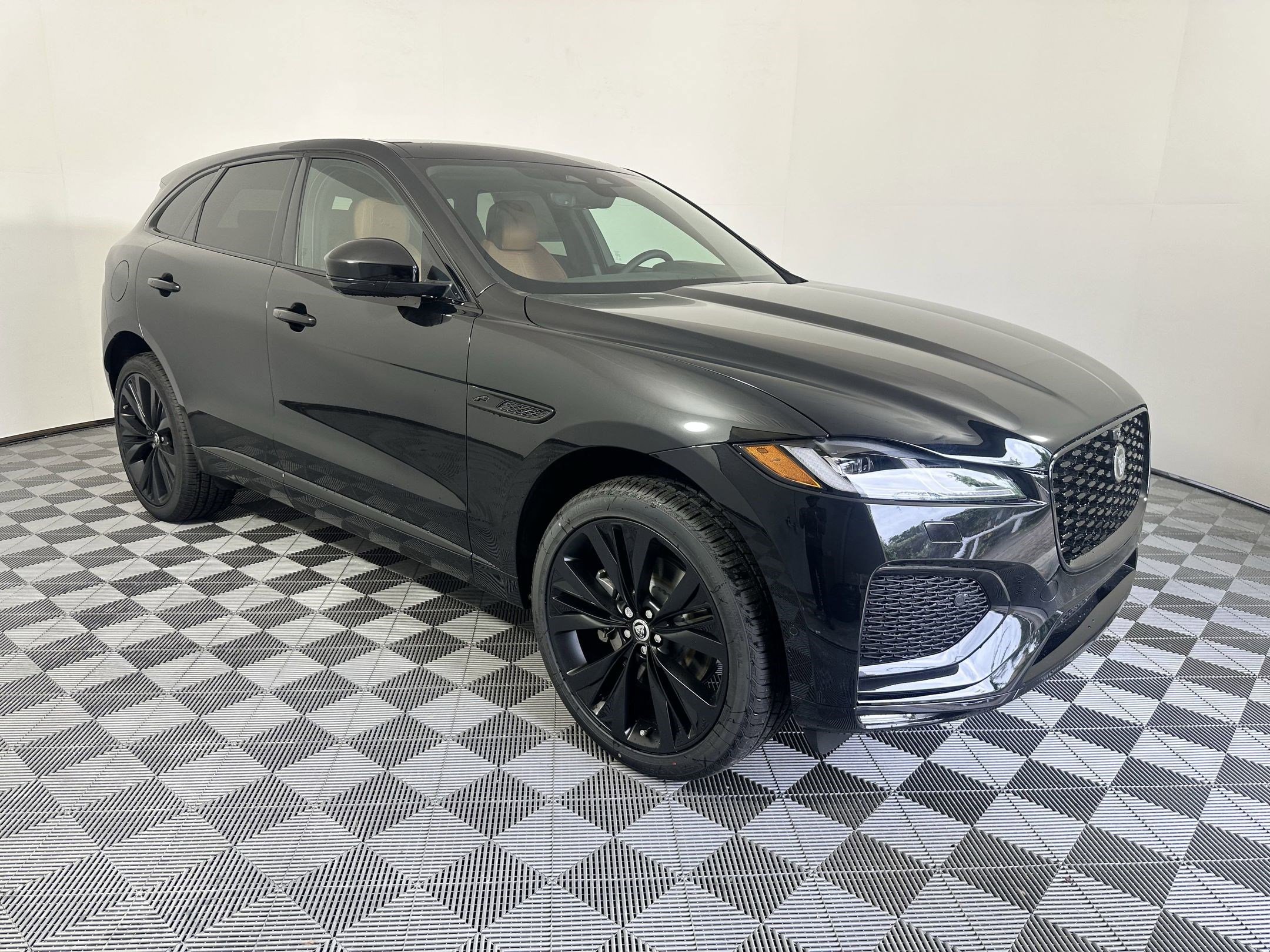 New 2026 Jaguar F-PACE R-Dynamic S image 6