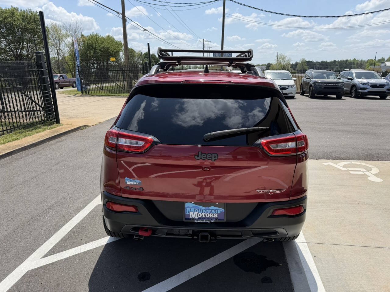 Used 2017 Jeep Cherokee Trailhawk AWD/4WD image 5