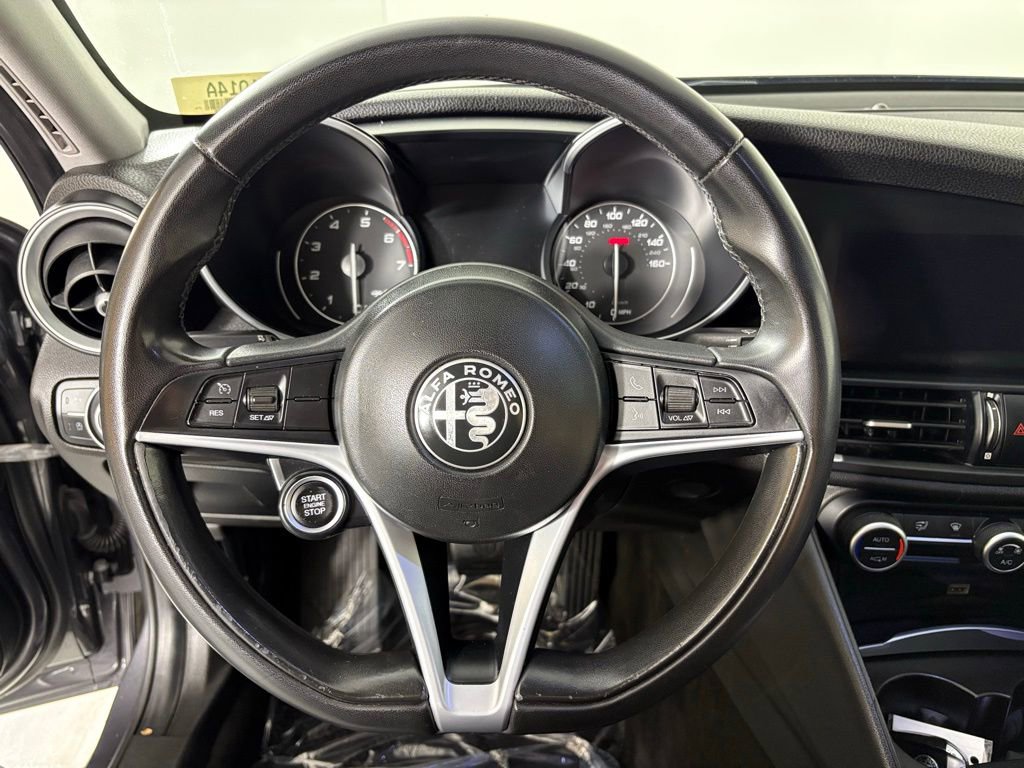 Used 2019 Alfa Romeo Giulia image 26