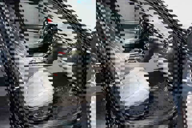 Used 2023 Genesis G70 3.3T image 16