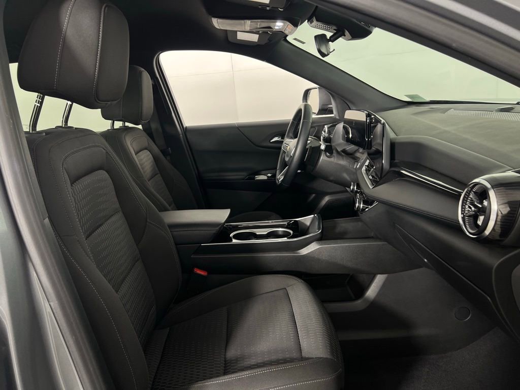 Used 2025 Chevrolet Equinox LT image 32