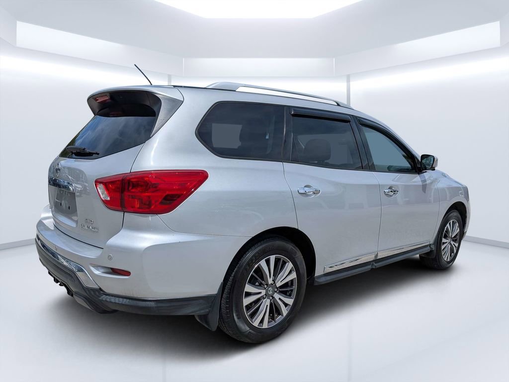 Used 2017 Nissan Pathfinder Platinum image 3