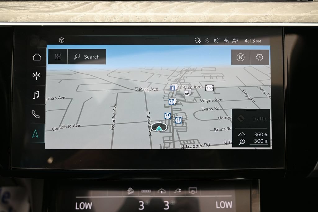 Used 2022 Audi e-tron Premium Plus w/ Premium Plus Package AWD/4WD image 24