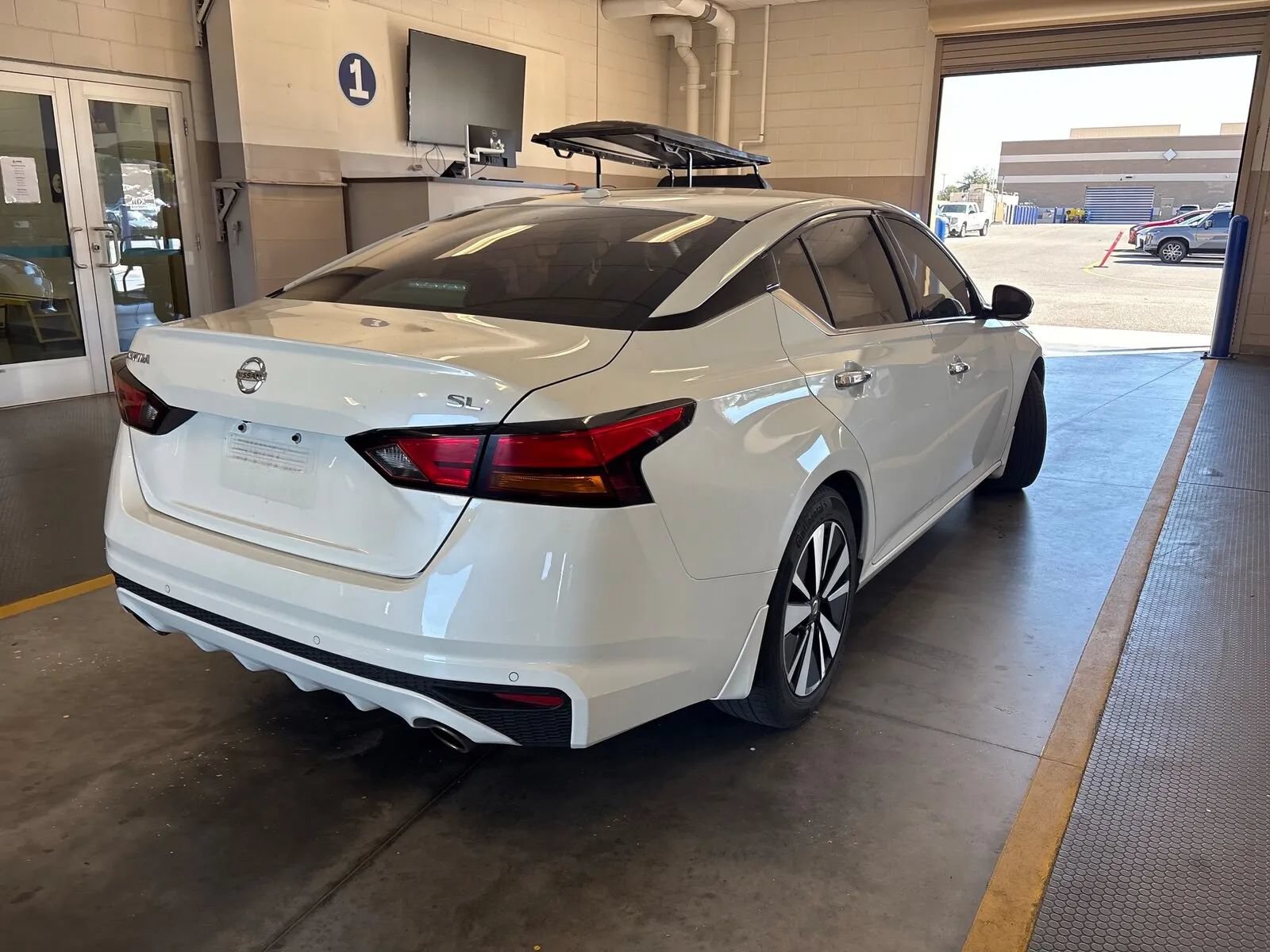 Used 2021 Nissan Altima 2.5 SL FWD image 2