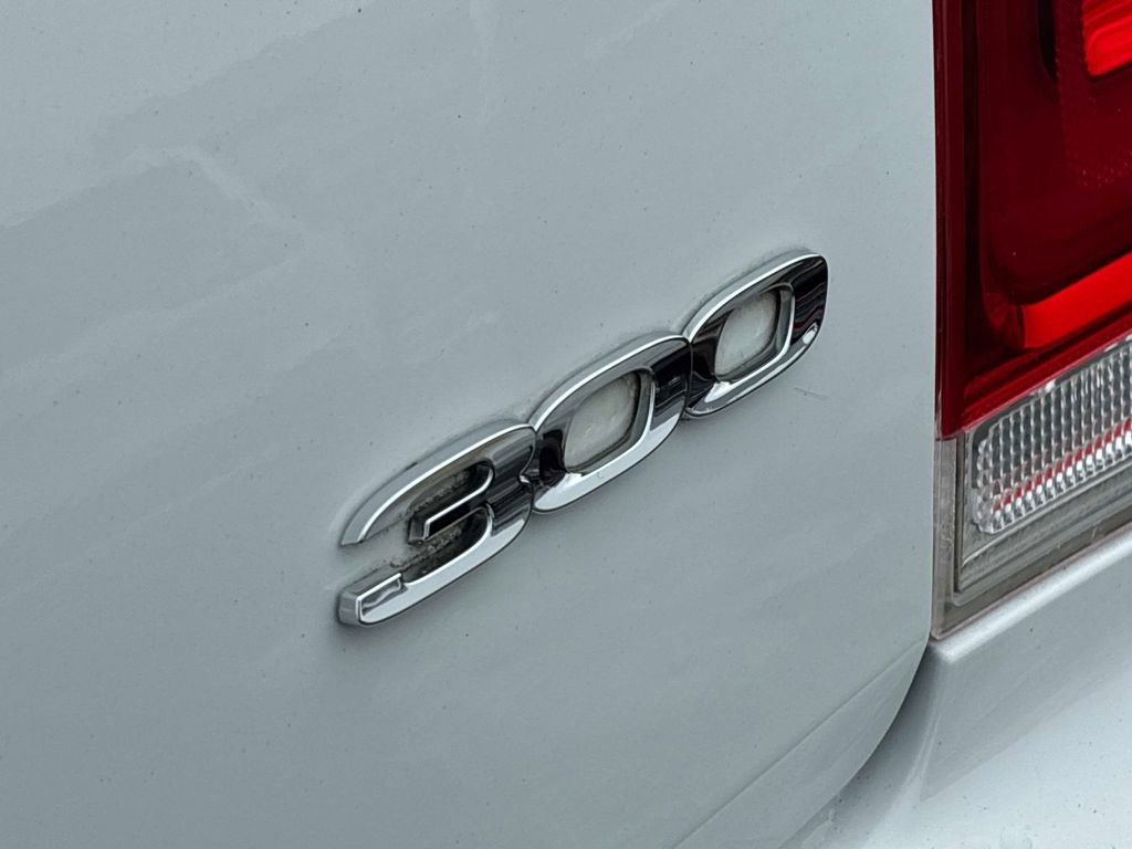 Used 2019 Chrysler 300 Touring w/ Quick Order Package 2EF image 11