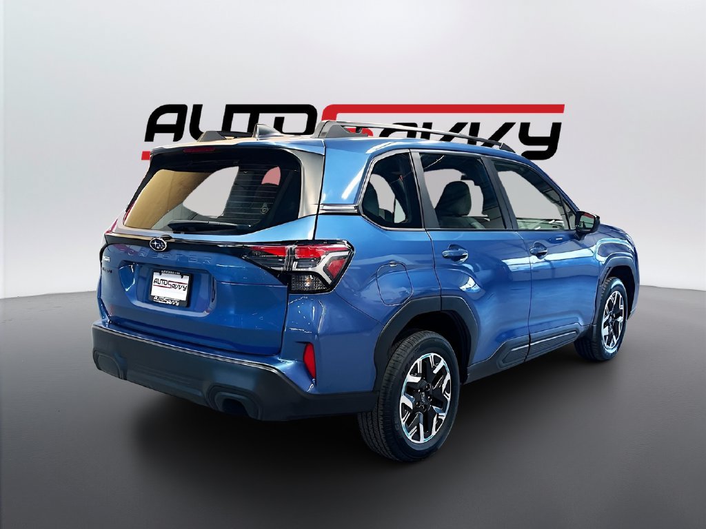 Used 2025 Subaru Forester AWD/4WD image 7