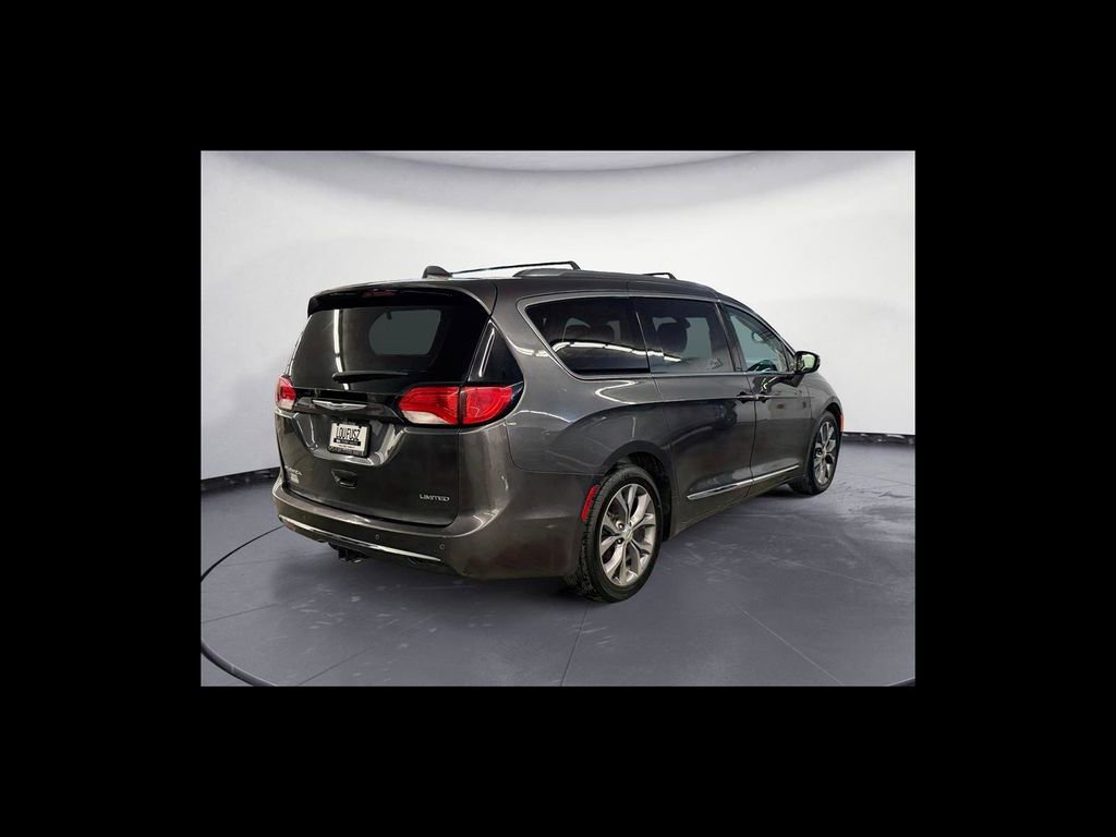 Used 2018 Chrysler Pacifica Limited w/ Tire & Wheel Group FWD image 6