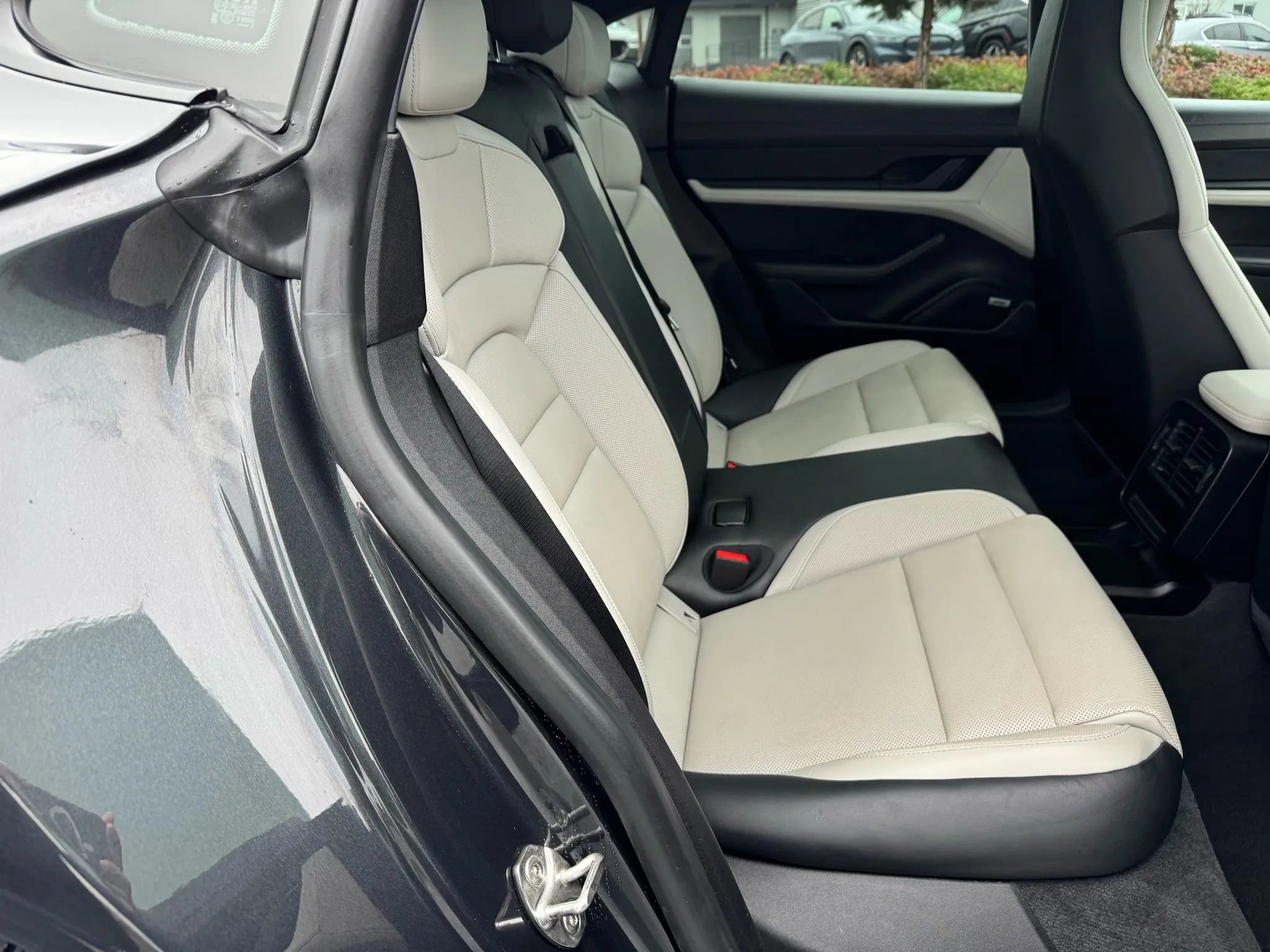 Used 2020 Porsche Taycan 4S image 26