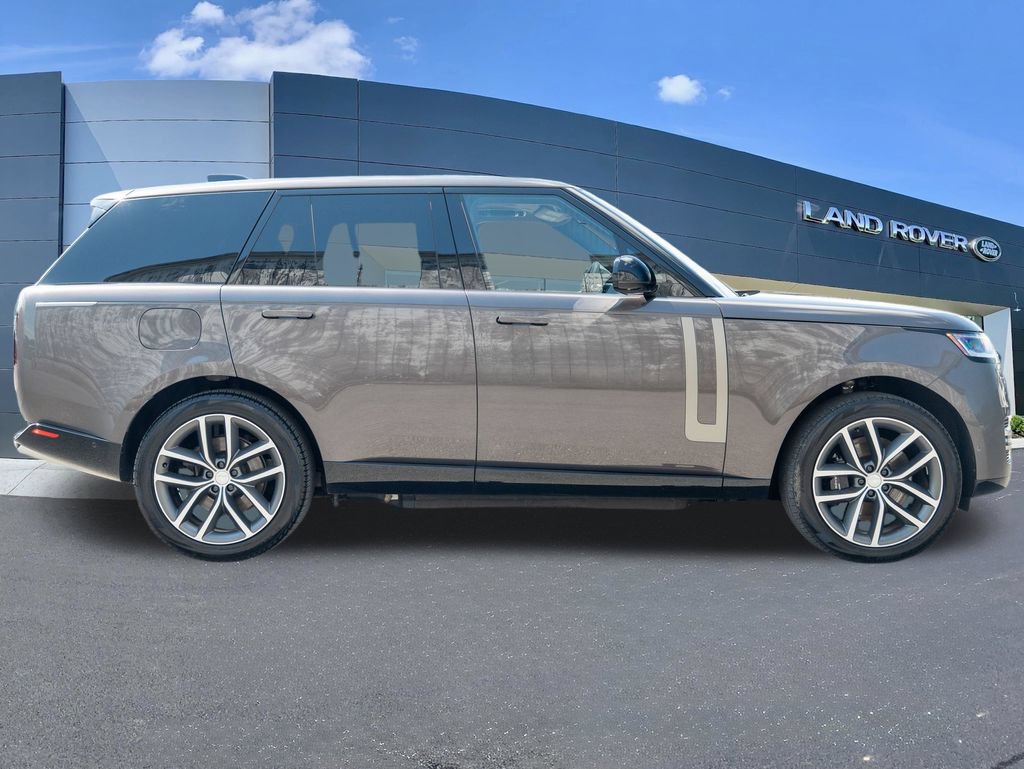 Used 2025 Land Rover Range Rover SE AWD/4WD image 8