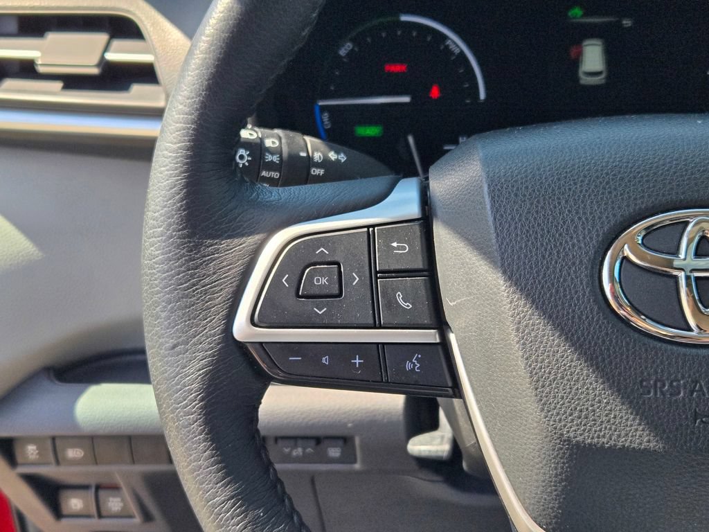 Used 2023 Toyota Sienna XLE FWD image 40
