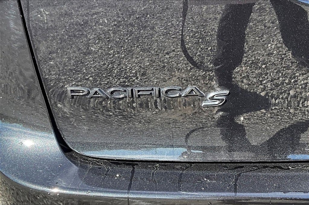 Used 2018 Chrysler Pacifica Touring Plus w/ S Appearance Package image 8