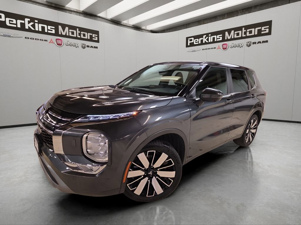 Used 2025 Mitsubishi Outlander SE