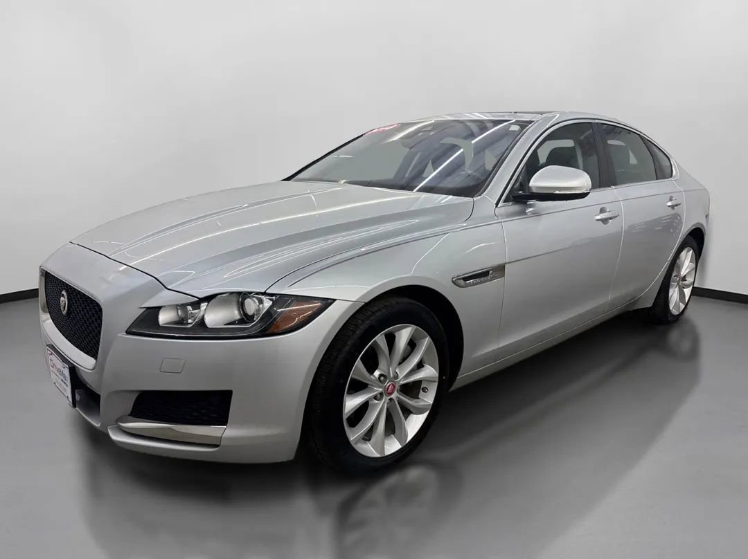 Used 2018 Jaguar XF Premium image 4