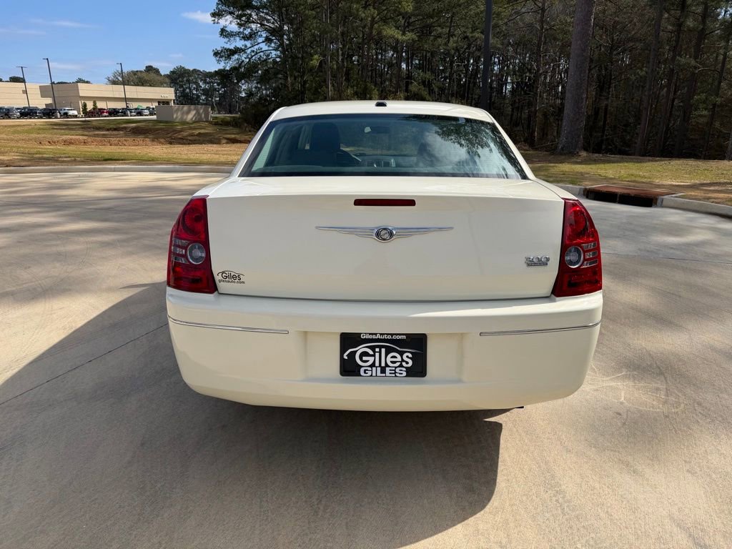 Used 2010 Chrysler 300 Touring image 4