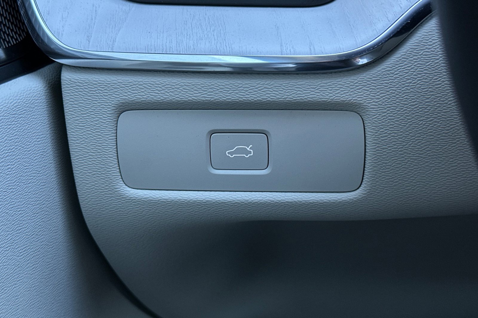 New 2026 Volvo XC60 B5 Ultra w/ Protection Package Premier image 32