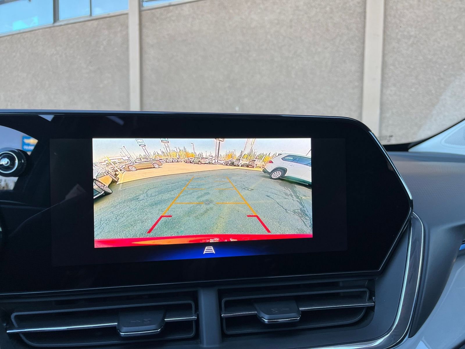 Used 2025 Chevrolet Trax LT image 24