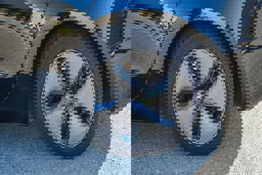 Used 2019 Tesla Model 3 Standard Range image 11