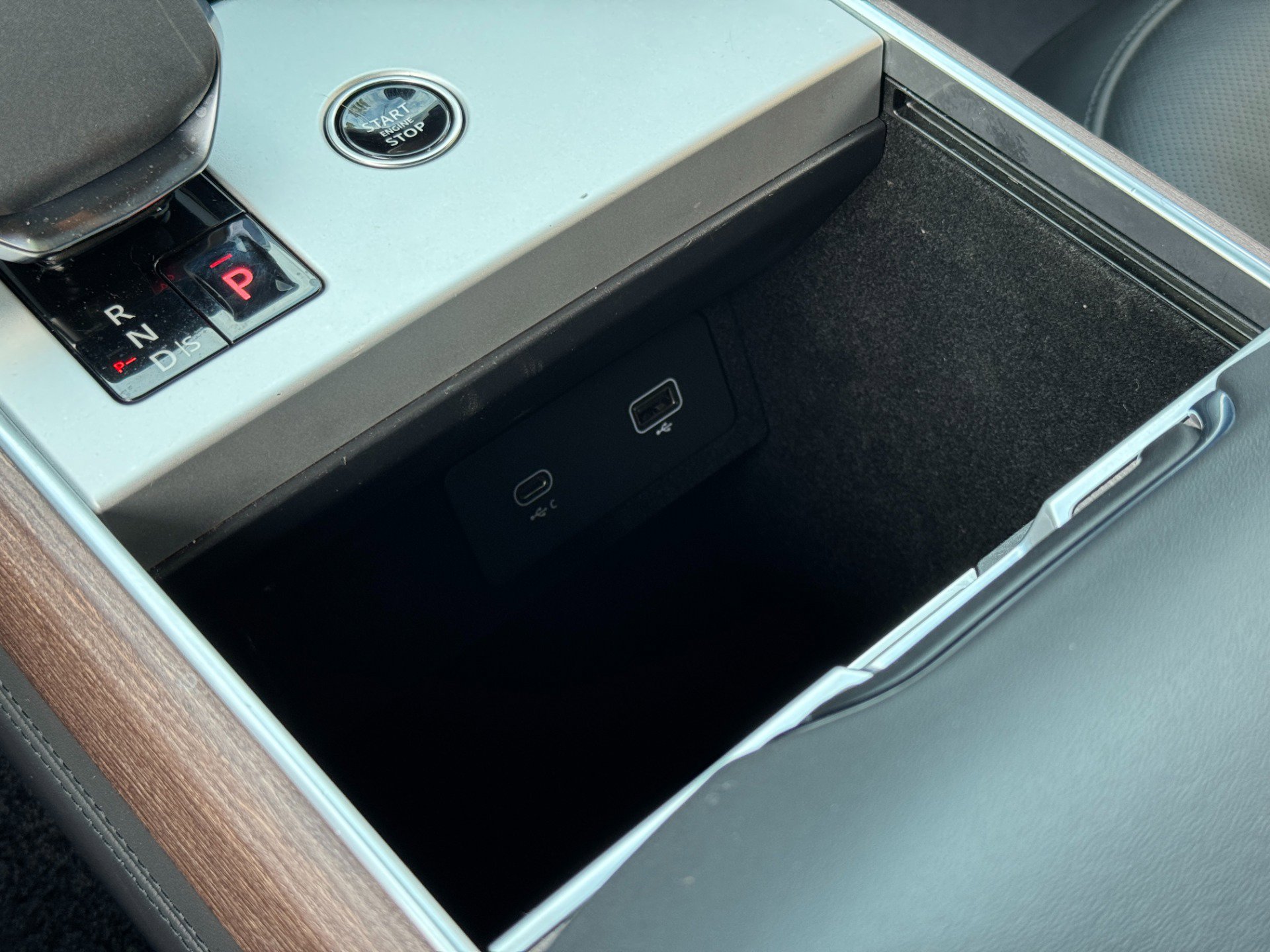 Used 2024 Land Rover Range Rover Long Wheelbase SE image 37