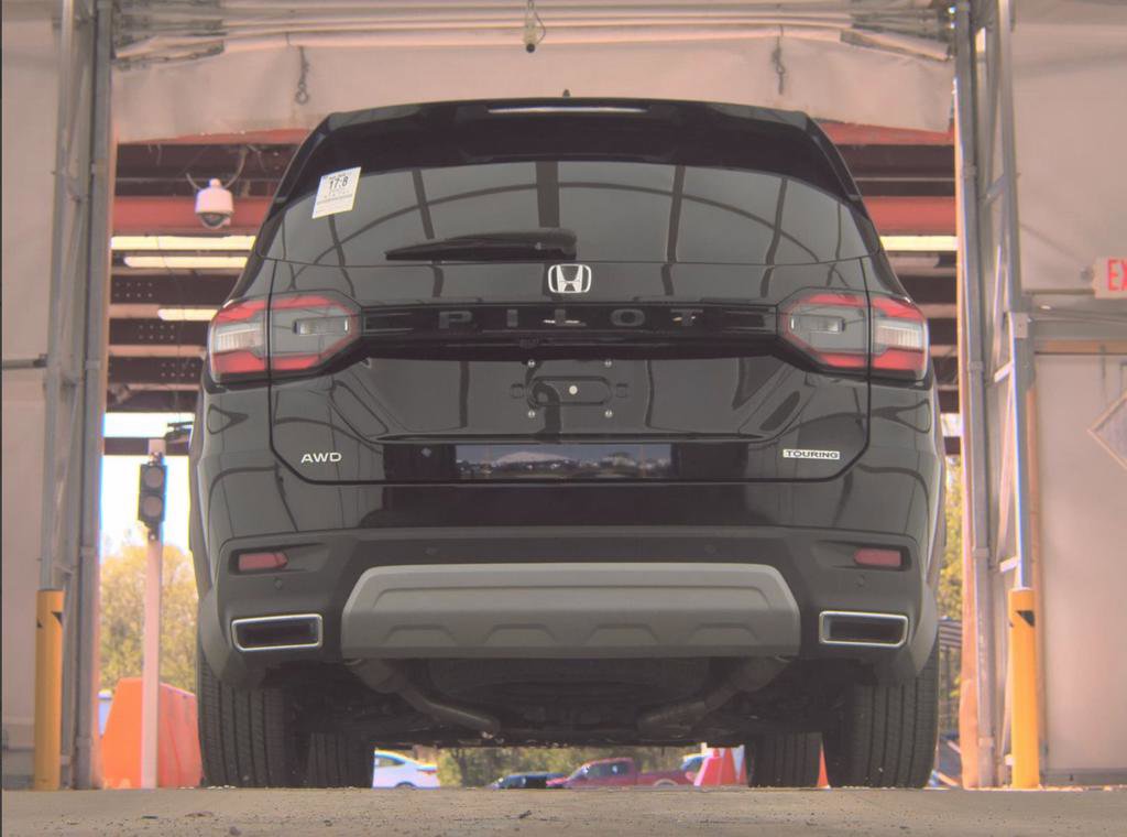 Used 2025 Honda Pilot Touring image 5