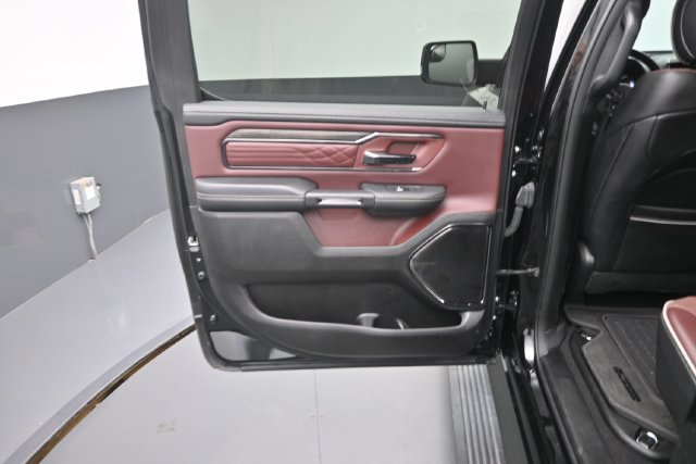 Used 2025 RAM 1500 Limited AWD/4WD image 16