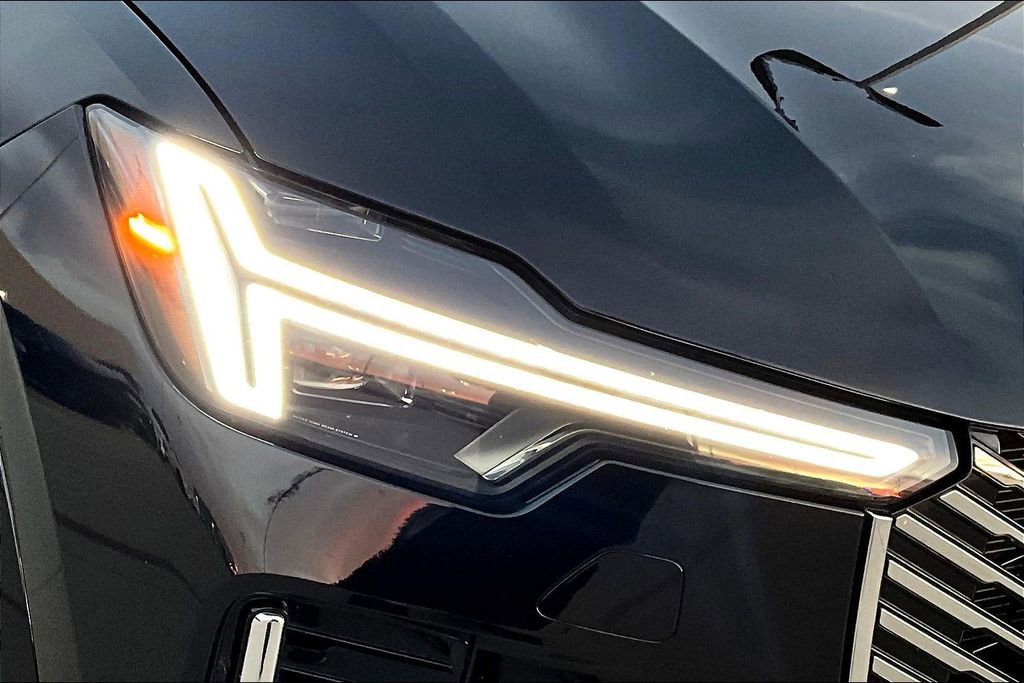 Certified 2025 Volvo XC90 B6 Plus image 38