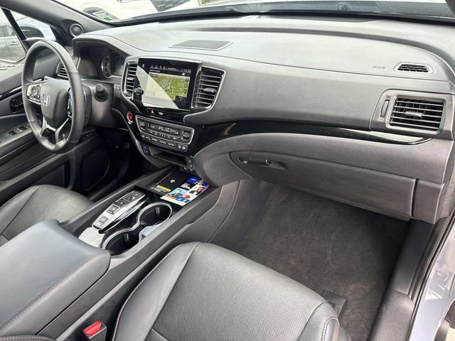 Certified 2025 Honda Passport Black Edition image 13