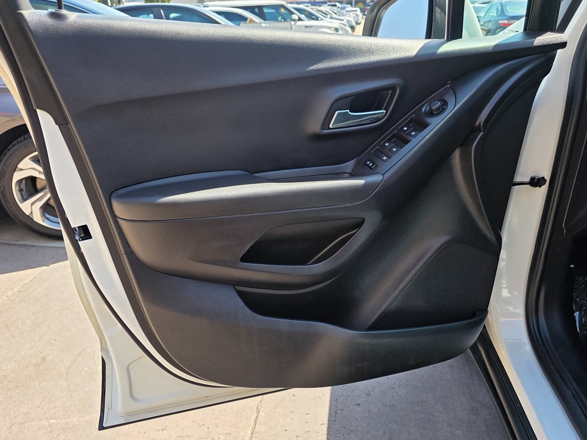 Used 2017 Chevrolet Trax LS FWD image 27