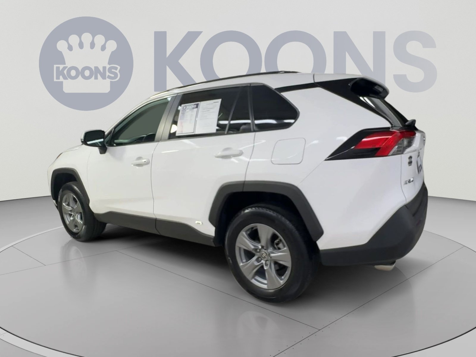 Used 2025 Toyota RAV4 XLE AWD/4WD image 8