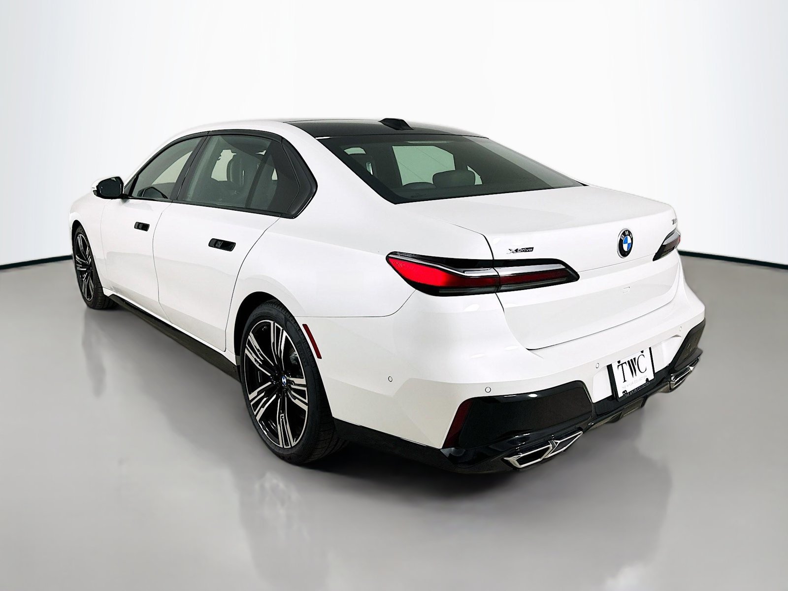 New 2026 BMW 760i xDrive w/ Executive Package AWD/4WD image 7