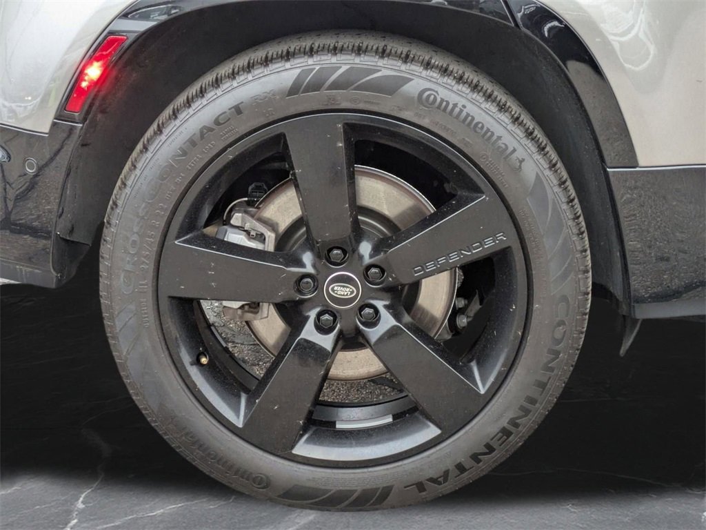 Used 2023 Land Rover Defender 130 X-Dynamic SE image 40