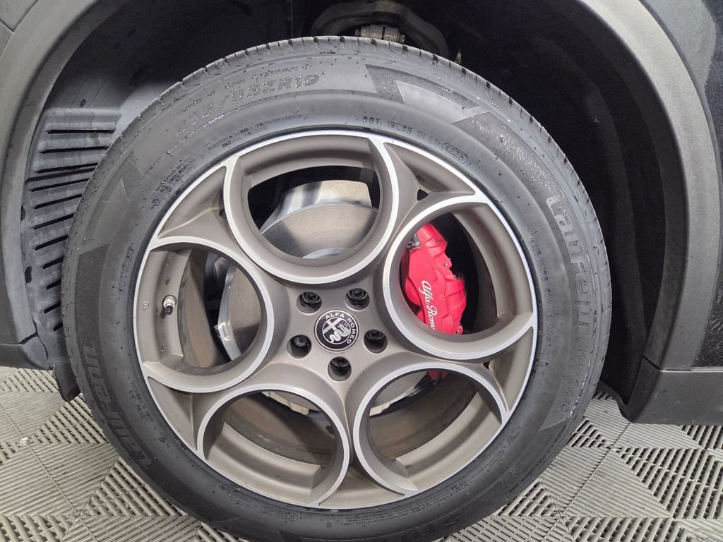 Used 2023 Alfa Romeo Stelvio Sprint RWD image 7