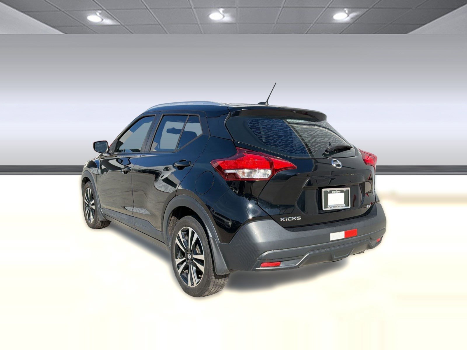 Used 2018 Nissan Kicks SV image 3