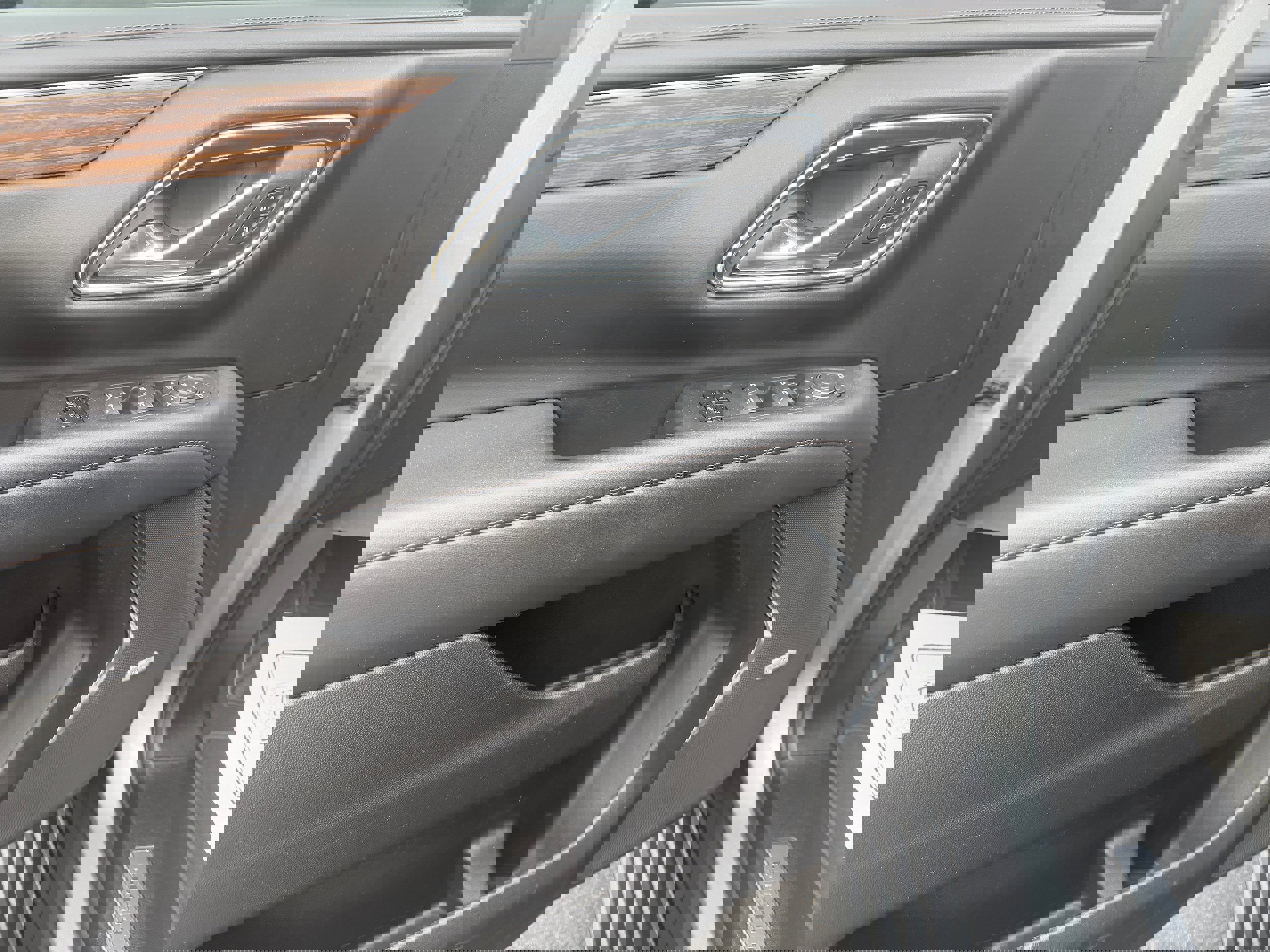 Used 2023 Chevrolet Tahoe High Country w/ Advanced Technology Package image 14