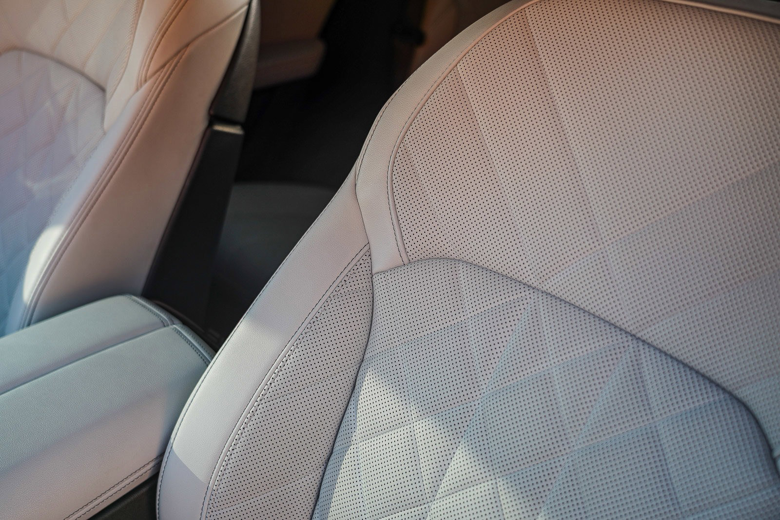 Used 2023 BMW X6 xDrive40i w/ M Sport Package image 31