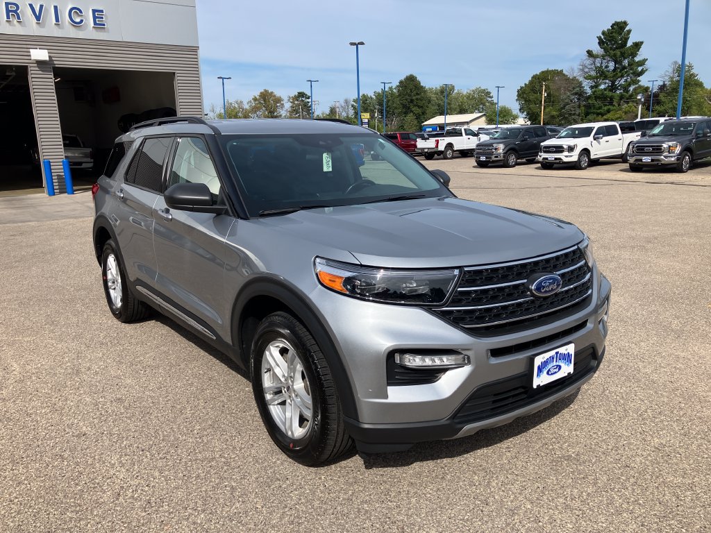 Used 2023 Ford Explorer XLT w/ Equipment Group 202A AWD/4WD image 5